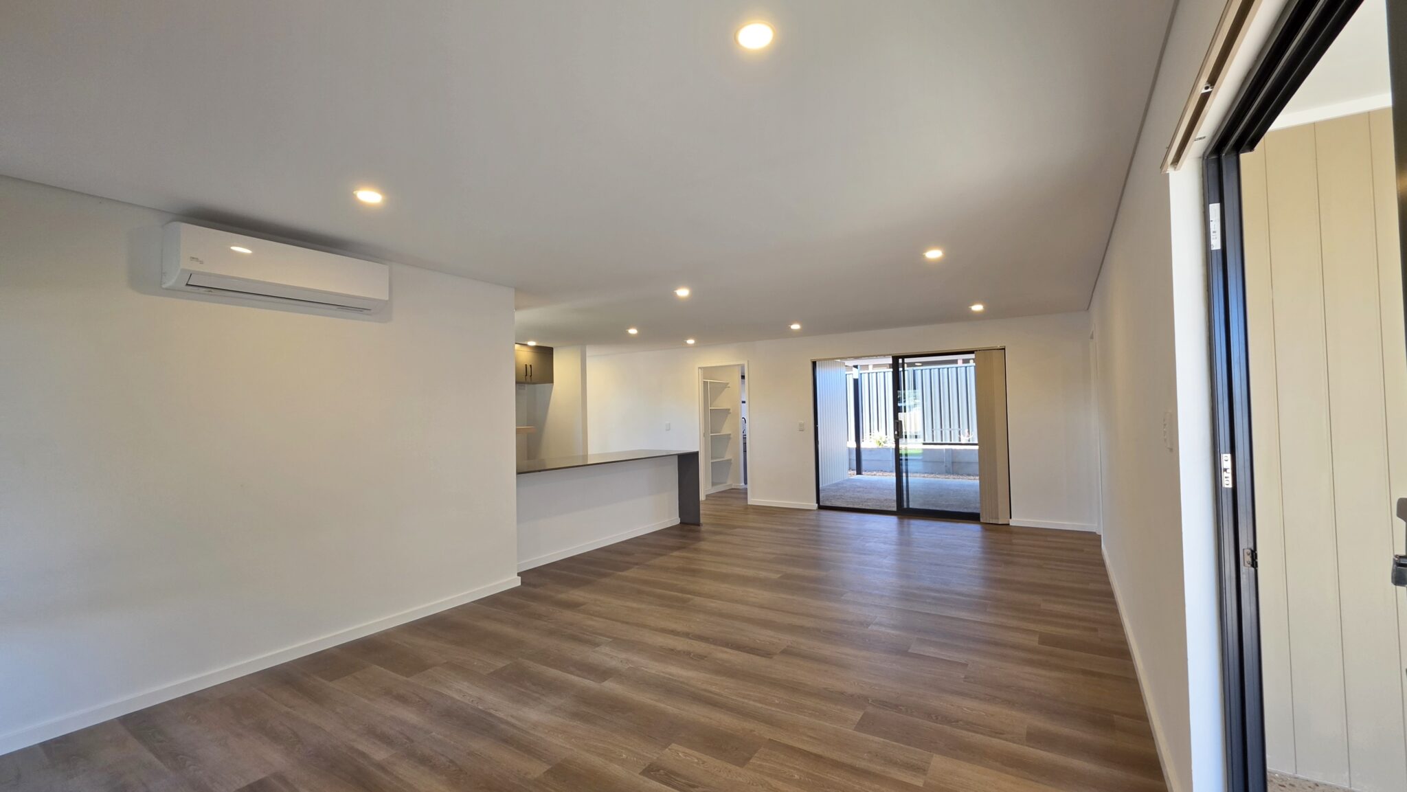 Lounge/Dining