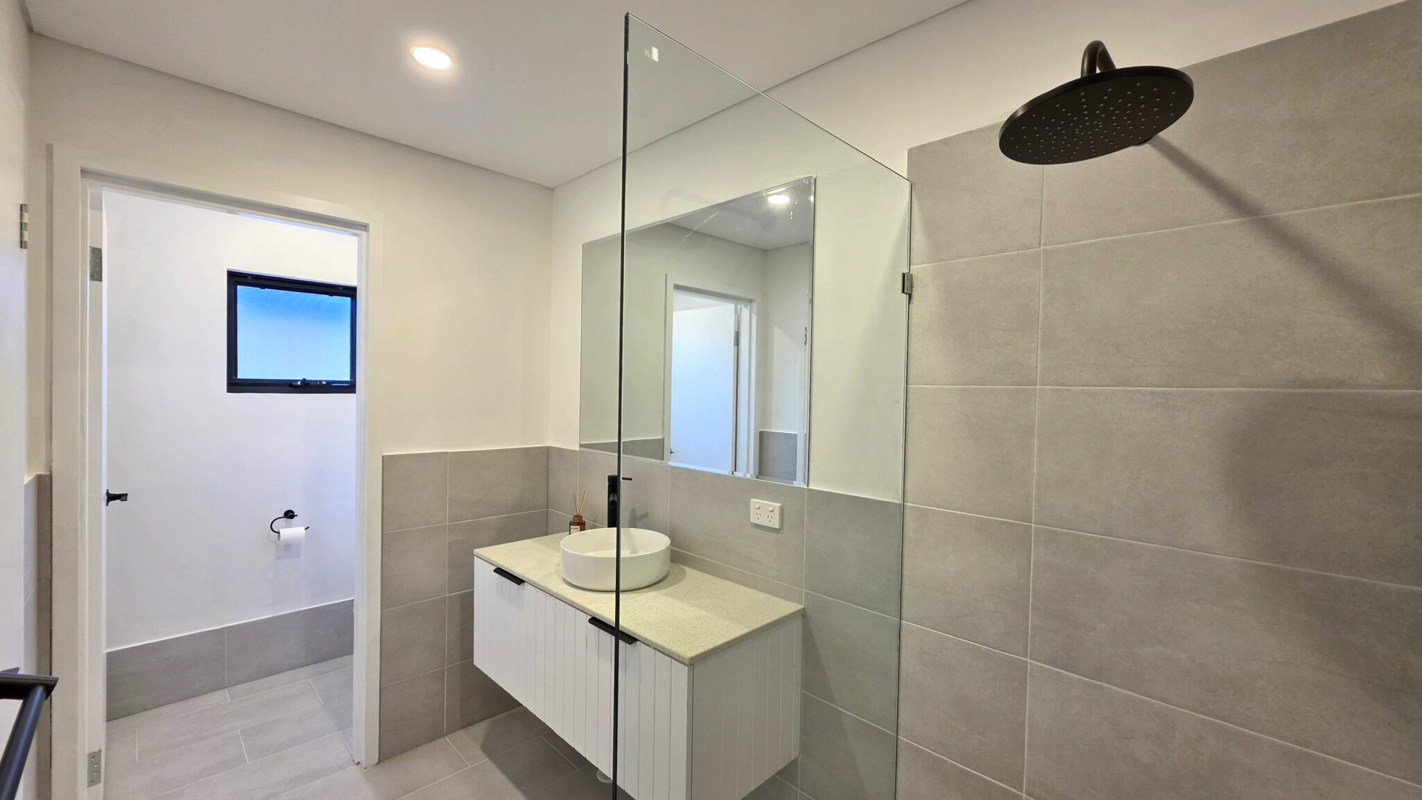 Master Ensuite with separate toilet